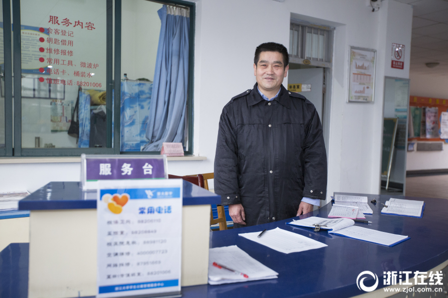 雷迪克：克內(nèi)克特末節(jié)命中了關(guān)鍵三分 他說他一直都做好了準備